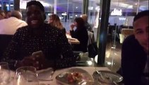 Samuel Umtiti avec la coupe de cheveux de Carles Puyol