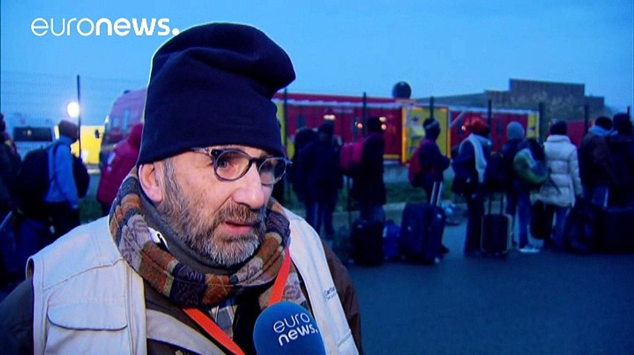 Calm prevails as first migrants leave Calais 'jungle' voluntarily