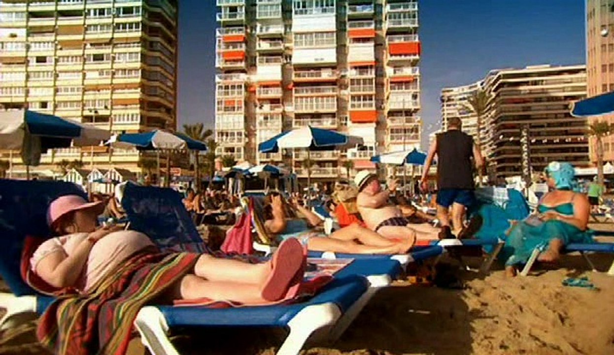 Benidorm - S01 - E06 - The Beach
