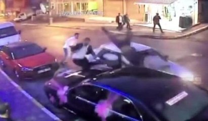 Düğünde kavga ettiği kişilere otomobiliyle çarptı: 4 yaralı