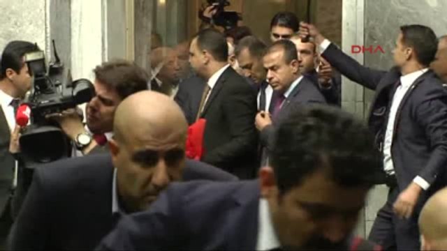 Filistin Devlet Başkanı Mahmud Abbas, TBMM'ye Karanfil Bıraktı