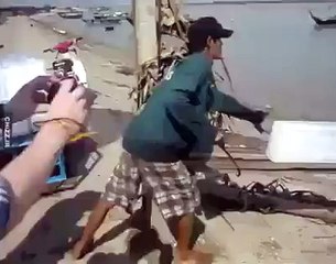Creative way to load Ice on fishing boat