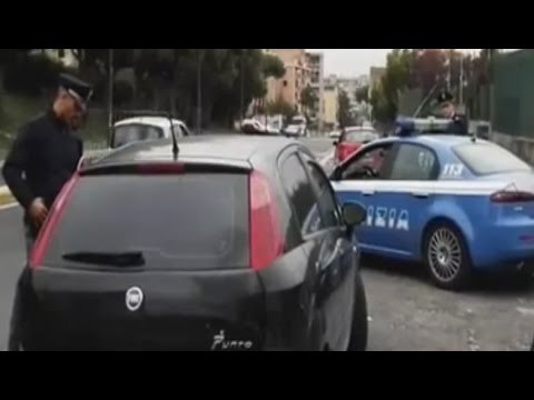 Napoli - Armi e munizioni, arrestati padre e figlio a Scampia (18.10.16)