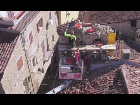 Accumoli (RI) - Terremoto, il sorvolo del drone sul lavoro dei Vigili del Fuoco (17.10.16)