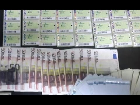 Casoria (NA) - Banconote e marche da bollo false, scoperta stamperia clandestina (12.10.16)