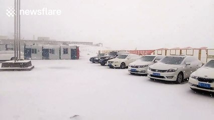 Heavy autumn snow in northern China