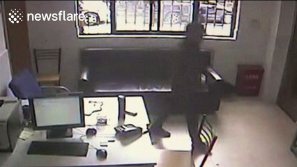 Man steals police officer's phone in police station