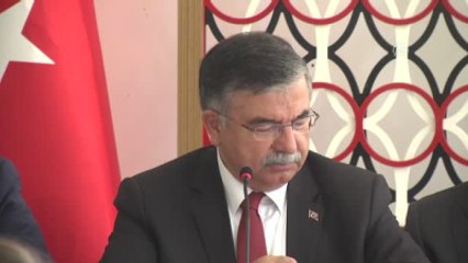Bakan Yılmaz, Gazetecilerin Sorularını Yanıtladı