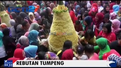Ratusan Warga Berebut Tumpeng