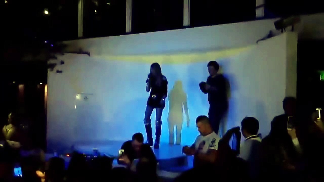 Eu passo me a sério há gente que não se toca mesmo!!! A Maria Leal devia mesmo era procurar um buraco para me esconder