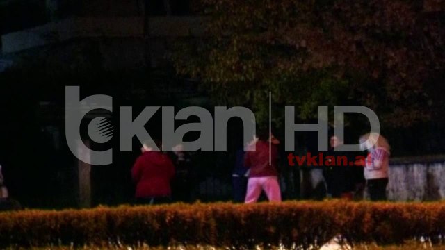 Frika nga tërmeti, banorët e Gjirokastrës kalojnë natën jashtë