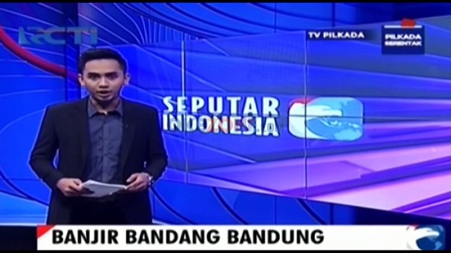 Beberapa Mobil Hanyut Terbawa Arus Banjir Bandang di Bandung Jawa Barat