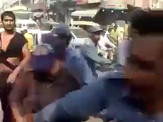 ہر دوسرا بندا اٹھ کے پولیس کی پٹای کر دیتا ہے ....  اپنی پولیس ہے آو اپنا سمجھیں ....