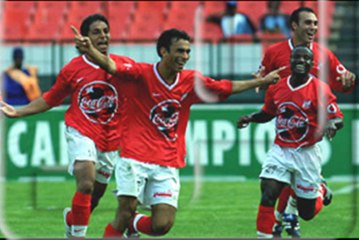 أهداف الأهلي و صن داونز 3-0 اخر لقاء جمع الاهلى بصن داونز و هاتريك خالد بيبو نهائي افريقيا 21 ديسمبر 2001