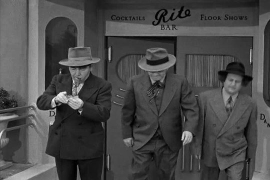 The Three Stooges - S 13 E 1 - Beer Barrel Polecats