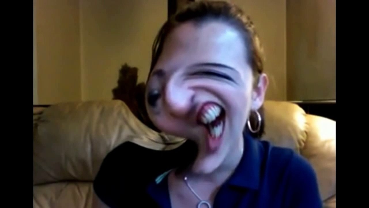 Girl has way too much fun on face warp (FUNNY) (ORIGINAL)