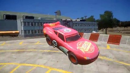Spiderman et Flash McQueen Disney Cars 2 en français sur le looping géant