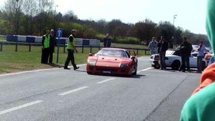 Ferrari F40 LOUD Acceleration and Popping sound!