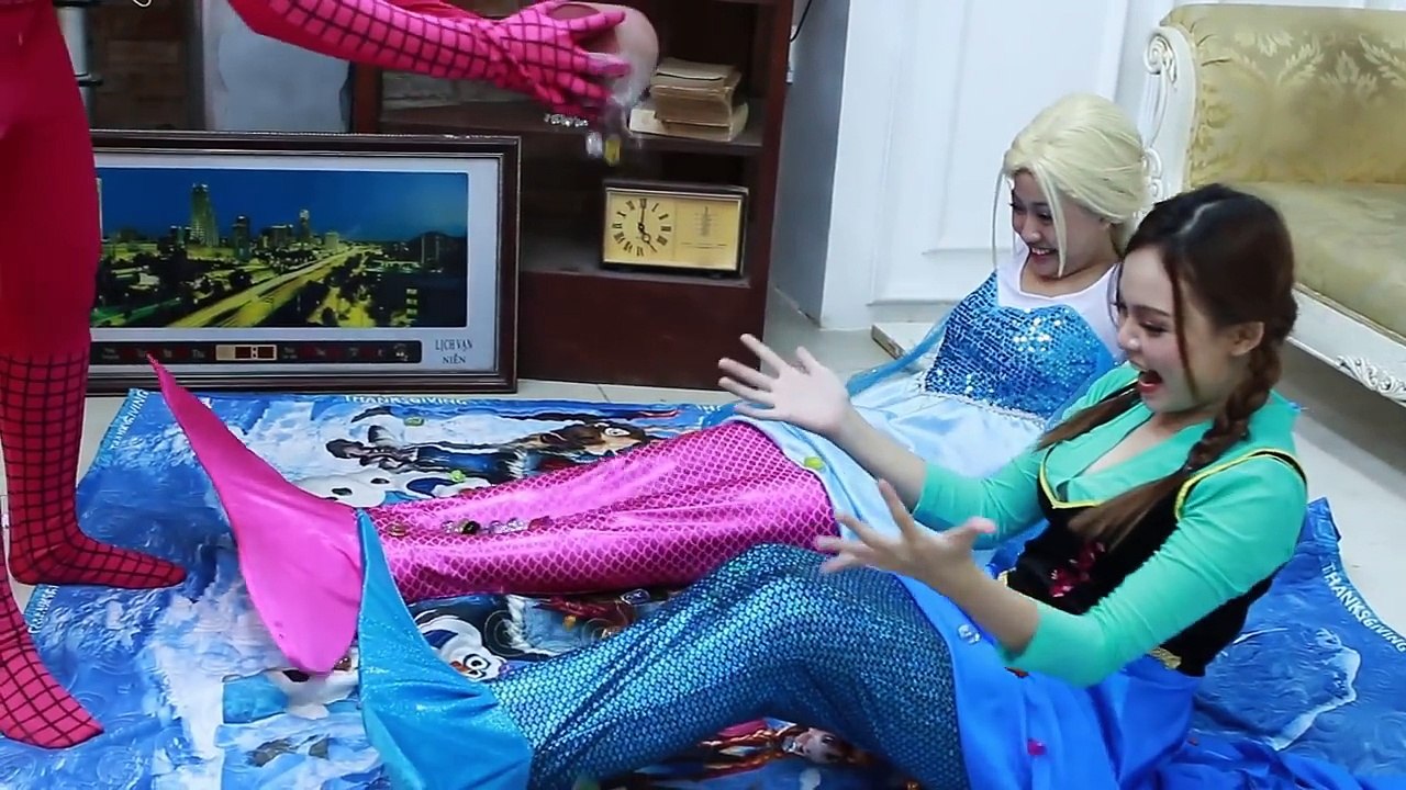 FROZEN ELSA BECOMES A MERMAID! SPIDERMAN PINK SPIDERGIRL JOKER ANNA HULK SUPERHEROES IN REAL LIFE -)