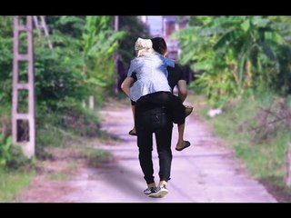 Thử Lòng Và Giúp Đỡ Cụ Già Bán Rau - Try crush the poor old stuff