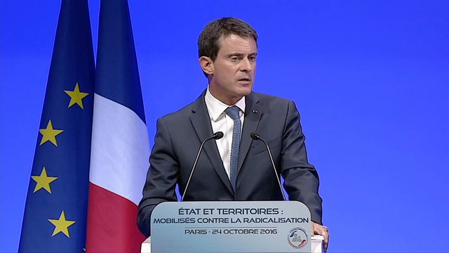 Manuel Valls : il faudra au moins doubler les capacités de prise en charge des personnes radicalisées, d'ici à la fin de l'année 2017