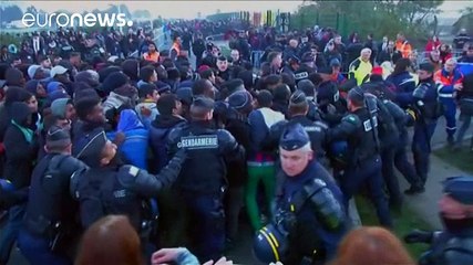 Entre anxiété et renoncement, deuxième jour d'évacuation à Calais