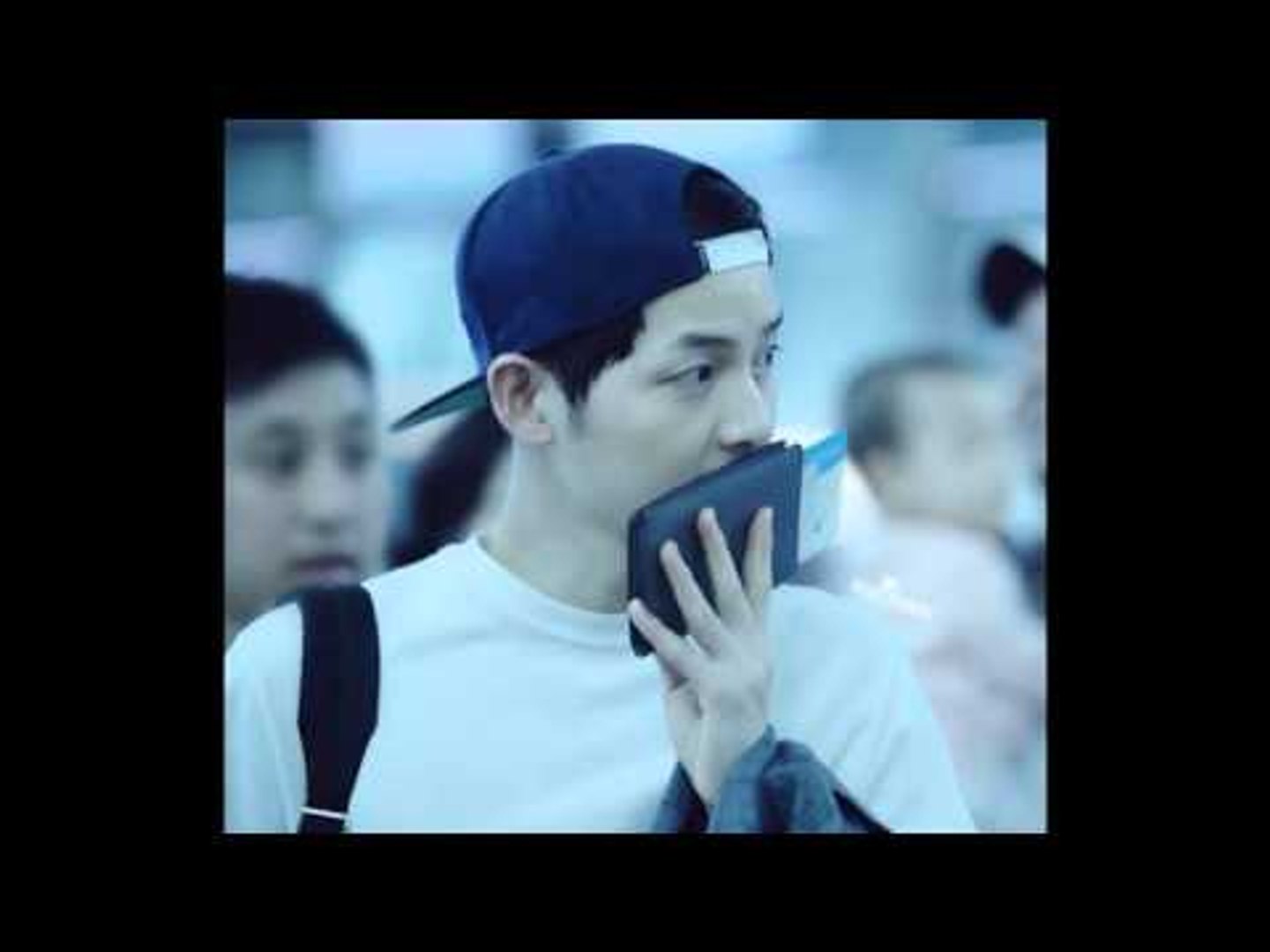 ⁣Song Joong Ki arriving at Bangkok International Airport 5|5|2016