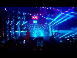 Mỹ Tâm live NẮM LẤY TAY NHAU tại Sân Vận Động Bách Khoa Hà Nội