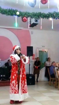 Пьяная девушка дико отжигает на корпоративе!