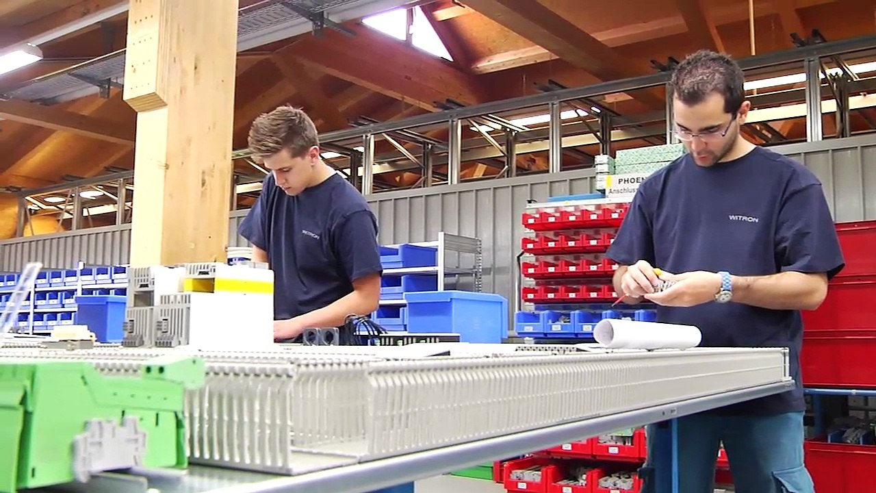Internationale Ausbildung zum Industrieelektriker bei Witron