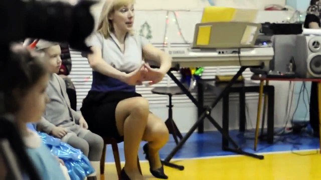 Мужик снял утренник сына в детском саду