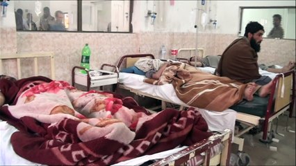 Pakistán llora la muerte de más de 60 personas en ataque armado