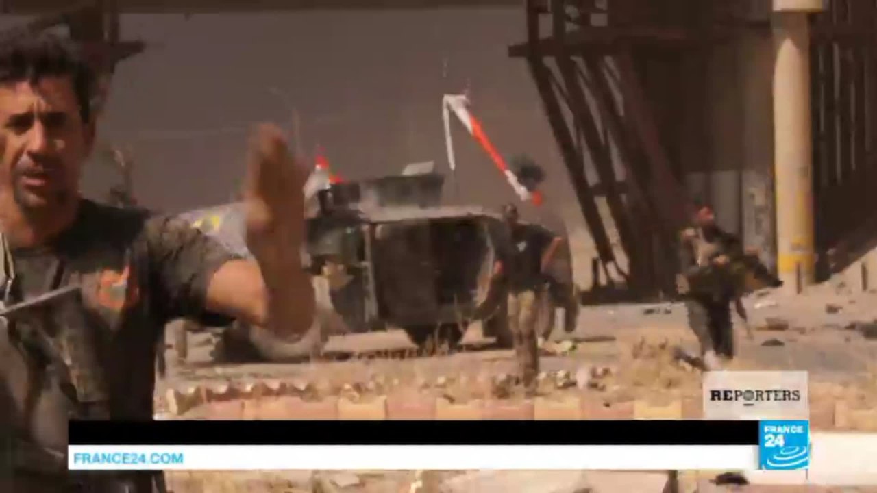 Irak : Avec les soldats irakiens qui combattent les voitures piégées du groupe EI à Mossoul