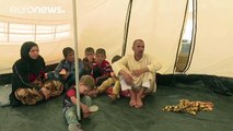 عشرات العائلات العراقية قرب الموصل تلجأ إلى مخيمات النازحين