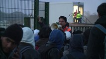 استئناف عملية اخلاء مخيم كاليه للاجئين في شمال فرنسا