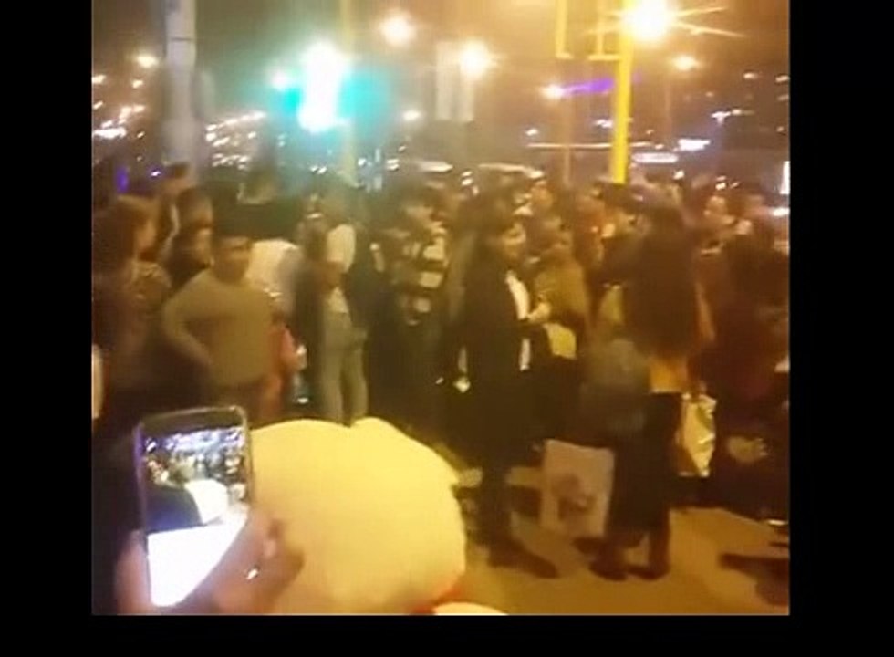 Joven esperó a su novia con un peluche gigante   final triste