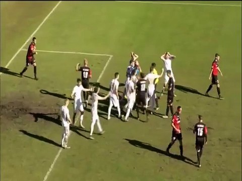 Quand l'arbitre refuse un but sur penalty alors que le ballon à traversé le filet! Erreur d'arbitrage énorme