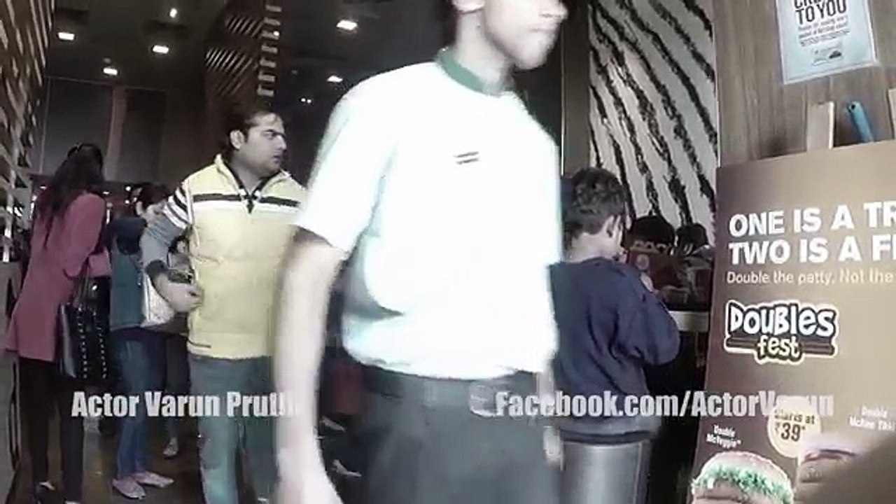 Gareeb Bacha pelhi vari McDonalds gya