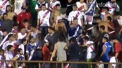 [VÍDEO] CHOCANTE: Adepto morre em cena de violência brutal num estádio na Argentina