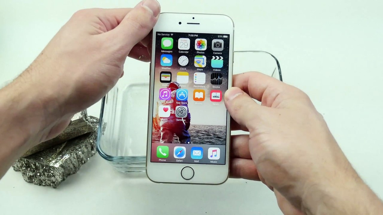 How To Properly Cook an iPhone 6S in Hot Metal