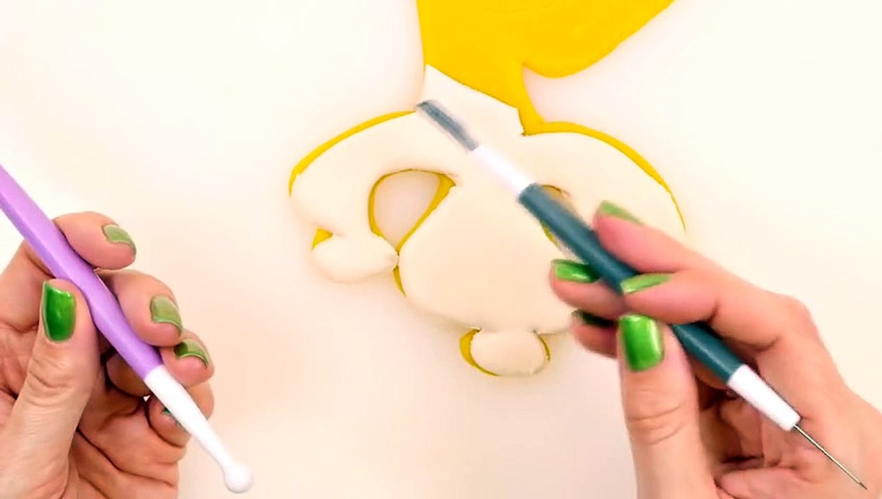 How To Make Harley Quinn from Batman out of Play Doh _ DCTC Play Doh Videos