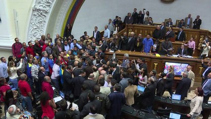 Forças armadas reafirmam lealdade a Maduro