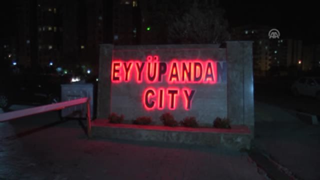 Terörle Mücadele Şubesi Ekipleri, Kışanak ve Anlı'nın Evinde Arama Yapıyor