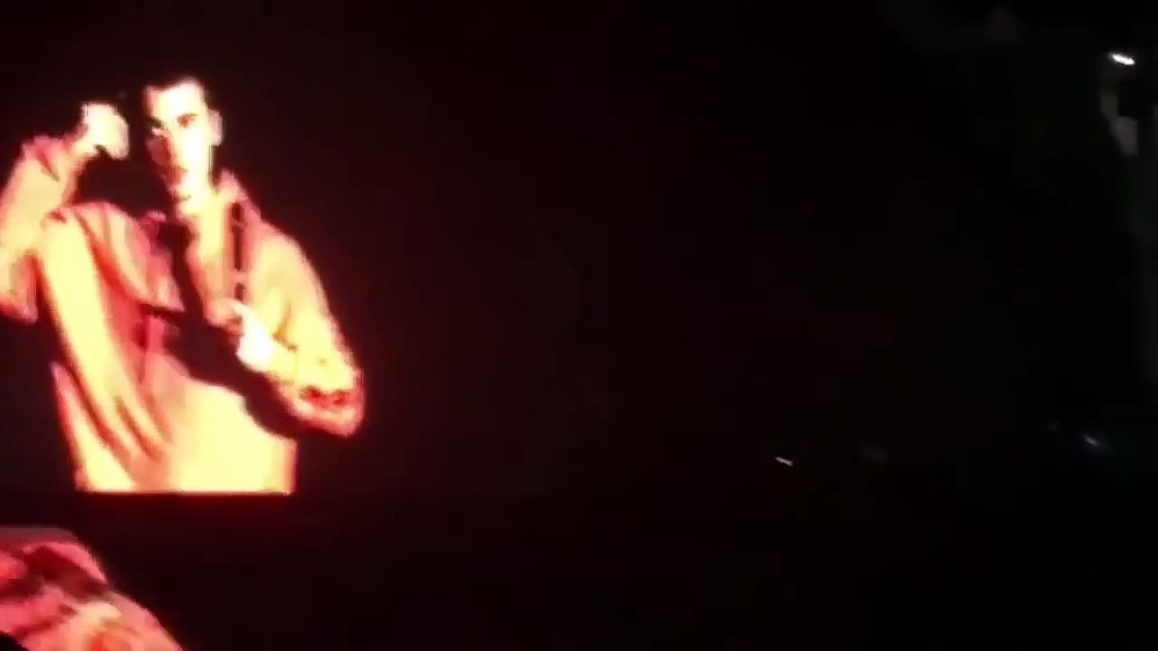 Justin Bieber sahneyi terk etti
