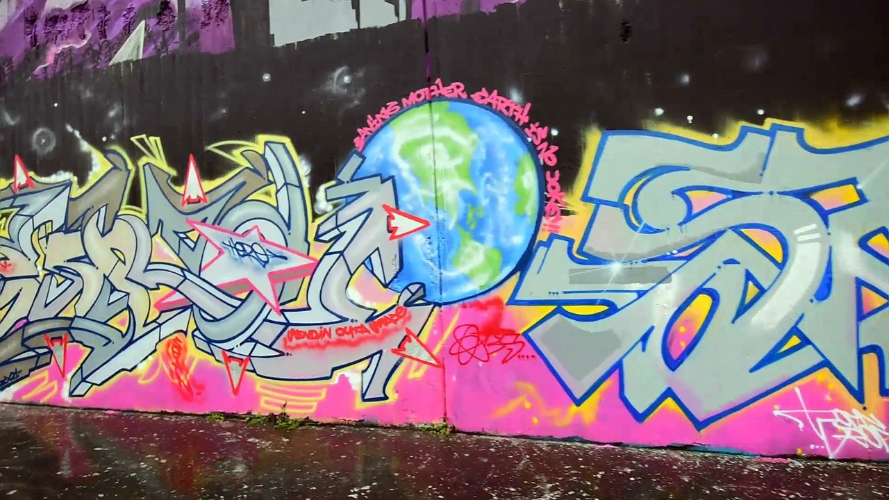 2016-10-23 Frankfurt Hall of Fame 80m long Mural