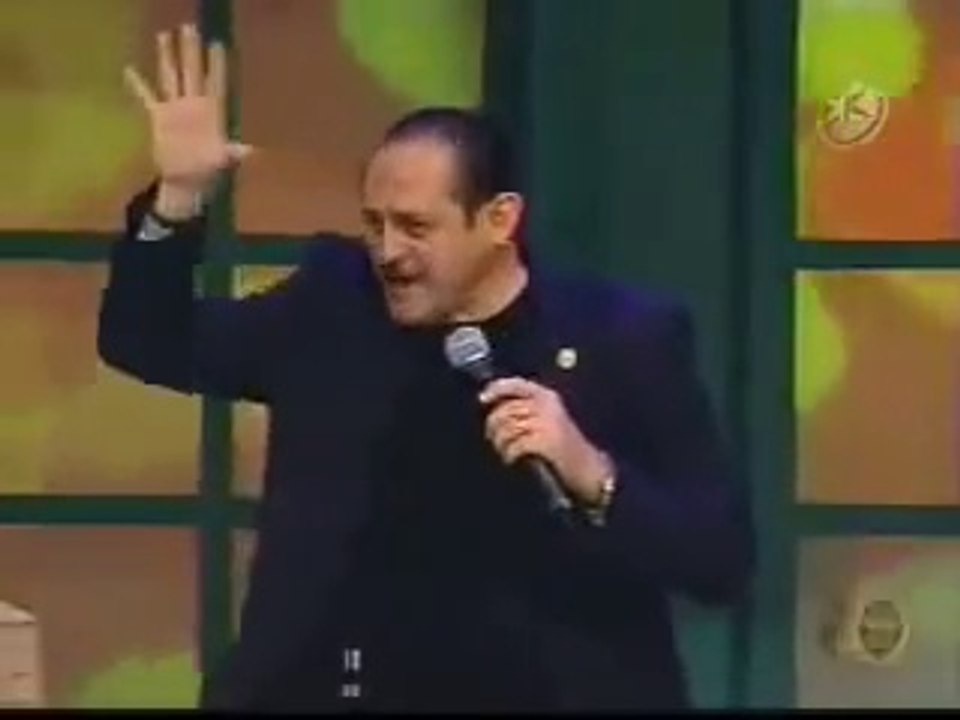 Un chavo fresa en la iglesia (Teo González)