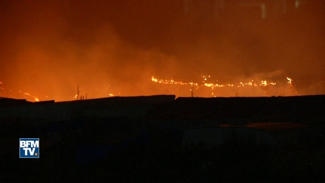 La Jungle de Calais ravagée par les flammes avant le départ des migrants