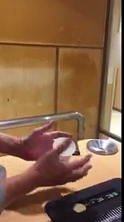 Faire léviter un verre et une cigarette sans toucher ! Tour de magie