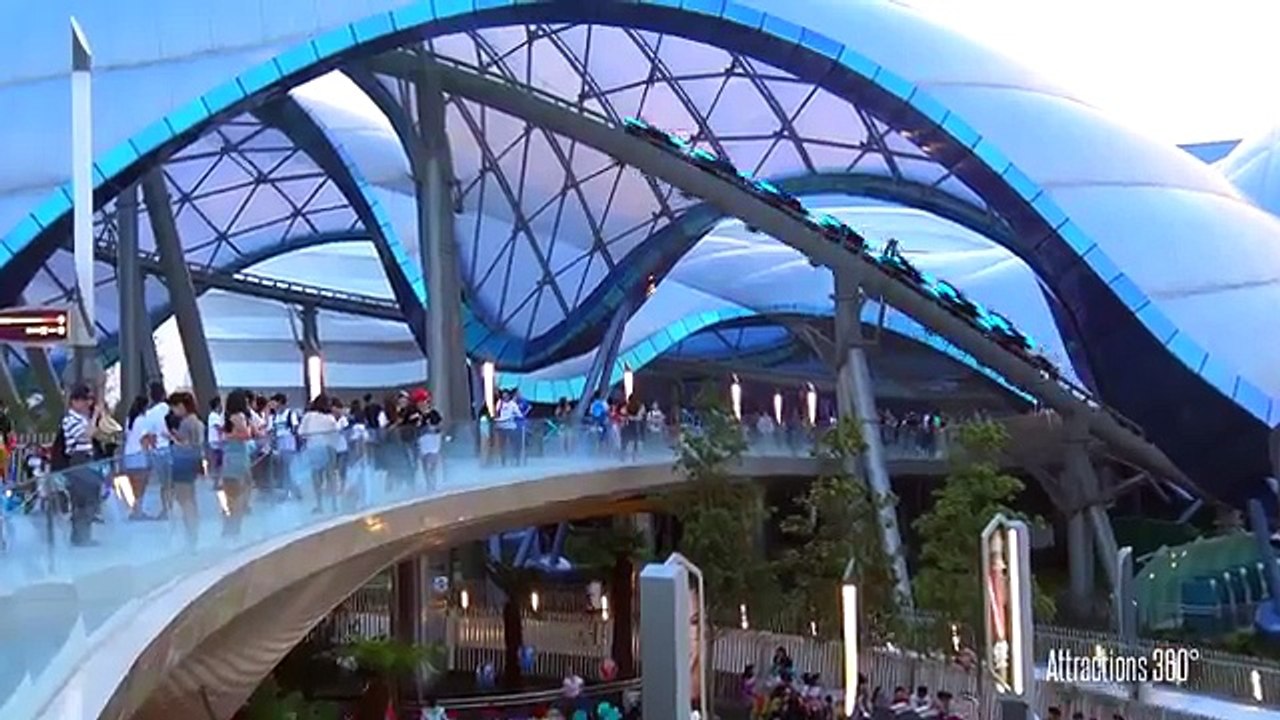 Les montagnes russes Tron à Disneyland Shangaï
