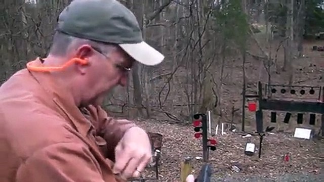 Comment il ne faut surtout pas tenir un pistolet semi-automatique